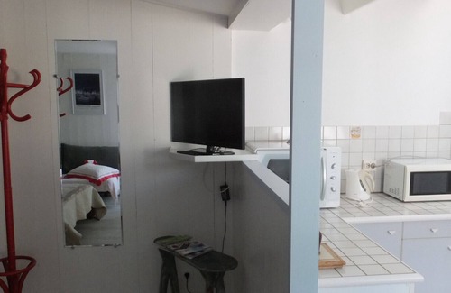 Ars-en-Re Bed & Breakfast | Guest Room 3 - "The Studio" with Shared Garden