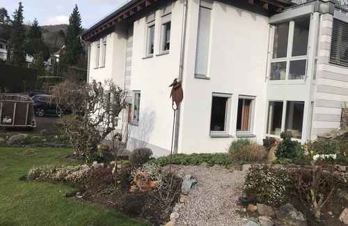 Auerbach House | Cozy Guest Room with Pet-Friendly Amenities and Breakfast