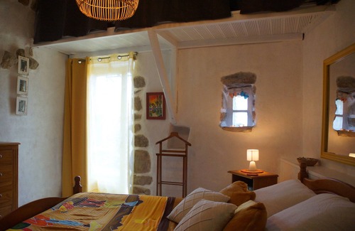 Les Assions House | Cozy Guest Room in a Traditional Cévenole House