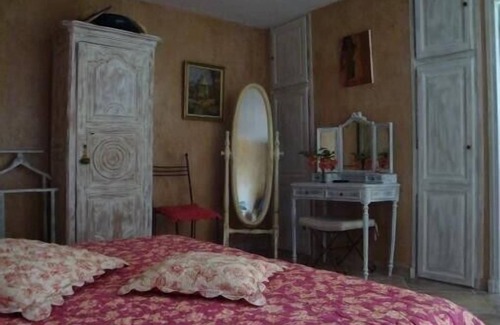 Puget House | Premier Guest Room with Pool in the Heart of Luberon