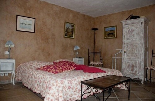 Puget House | Premier Guest Room with Pool in the Heart of Luberon