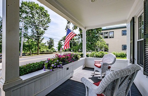 Freeport Bed & Breakfast | Delightful Guest Room with Private Bath & Daily Gourmet Breakfast