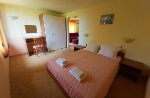Primorski Hotel | Cozy Guest Rooms with Breakfast and Family-Friendly Amenities