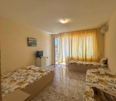 Kiten House | Child-Friendly Guest Rooms at Nia Elis Kiten - Rated 9.4