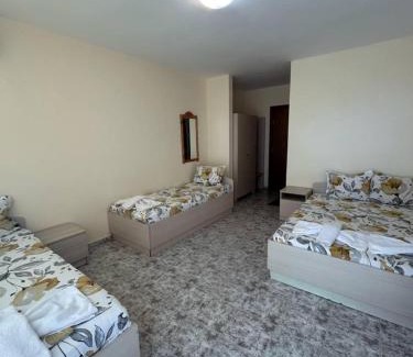 Kiten House | Child-Friendly Guest Rooms at Nia Elis Kiten - Rated 9.4