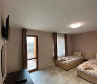 Ezerets House | Relaxing Oceanfront Rooms at Wild Duck Hotel with Pool
