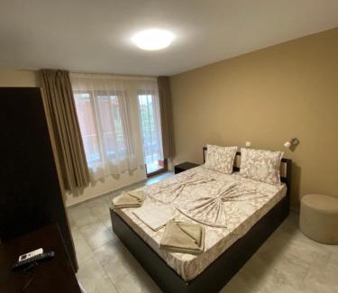 Ezerets House | Relaxing Oceanfront Rooms at Wild Duck Hotel with Pool