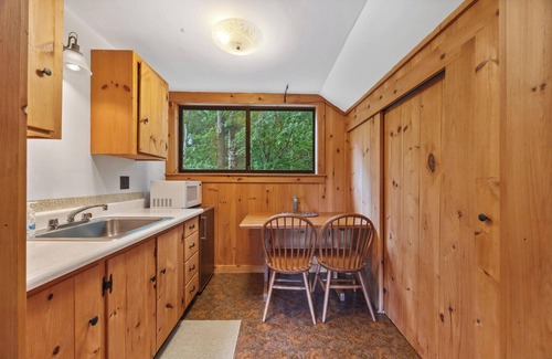 Penobscot Apartment | Guest studio with water access