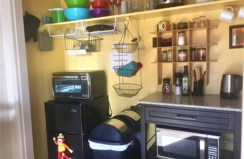 Cottonwood-Verde Village House | Eco-Friendly Guest Suite with Private Rooms & Dog Friendly