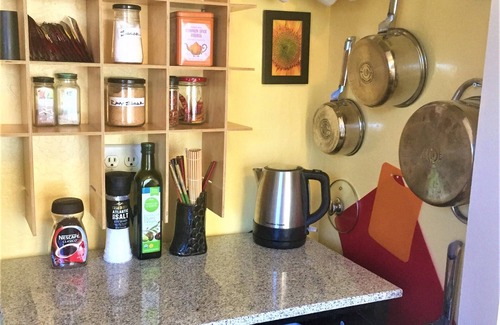 Cottonwood-Verde Village House | Eco-Friendly Guest Suite with Private Rooms & Dog Friendly