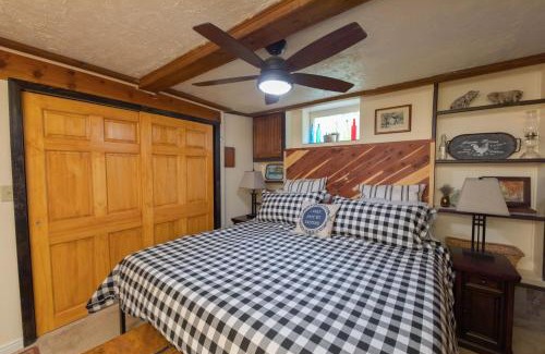 Murray Apartment | Comfortable Guest Suite at The Red House with Private Entrance