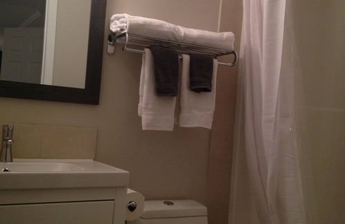 Silverado House | Ideal Guest Suite for Spruce Meadows and Calgary Getaways