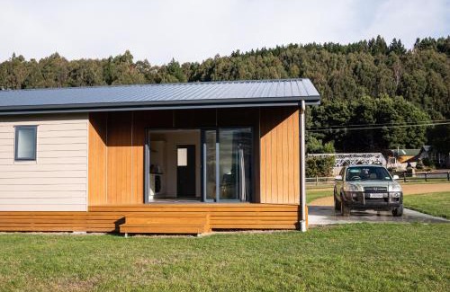 Otago House | Peaceful Guest Suite in Roxburgh with Breakfast Included