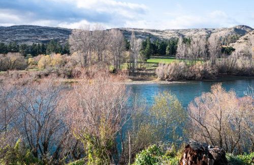 Otago House | Peaceful Guest Suite in Roxburgh with Breakfast Included
