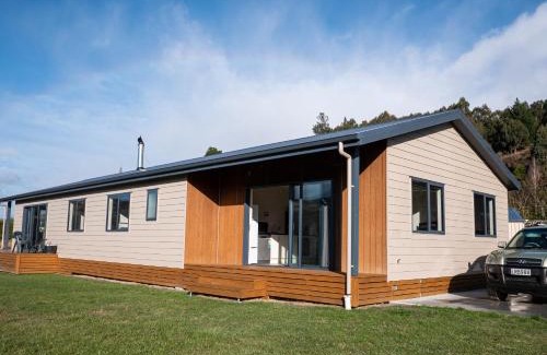 Otago House | Peaceful Guest Suite in Roxburgh with Breakfast Included