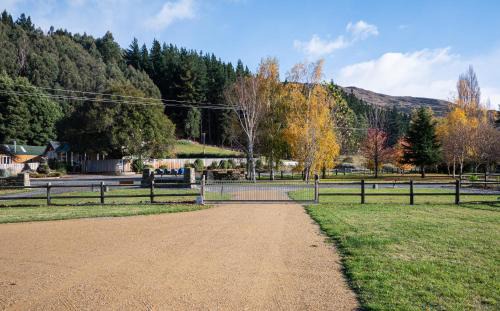 Otago House | Peaceful Guest Suite in Roxburgh with Breakfast Included