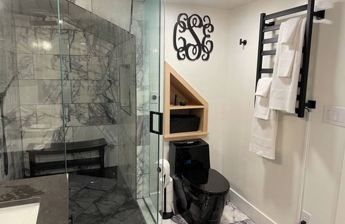 St. Matthews Apartment | Relaxing Suite with Steam Spa in the Heart of Louisville