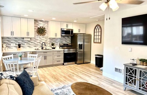 Idaho Falls Apartment | Pet-Friendly Guest Suites with Kitchen and Breakfast Included