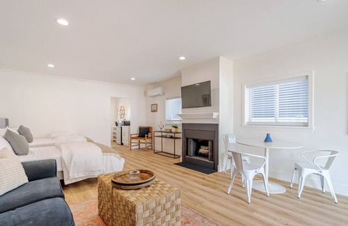 Sherman Oaks Condo | Inviting Guest Unit with Hot Tub and Fire Pit Experience