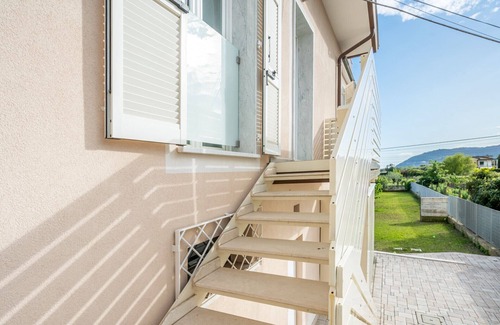 Luni Apartment | GuestHost - Mare Monti Apartment 7