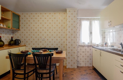 Luni Apartment | GuestHost - Mare Monti Apartment 8