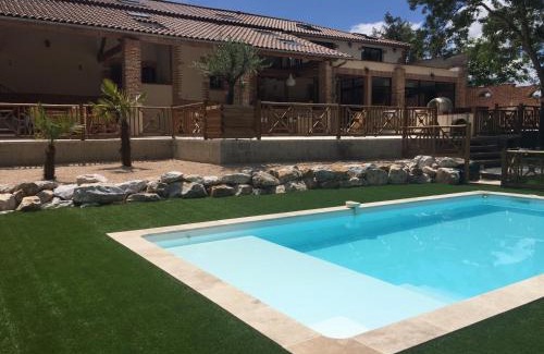 Sainte-Foy-d'Aigrefeuille House | Inviting Guesthouse Le Pujol with Pool and Family Amenities