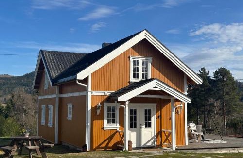 Ringsaker House | Cozy Guesthouse Near Sjusjoen with Ocean Views & High Rating