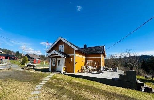 Ringsaker House | Cozy Guesthouse Near Sjusjoen with Ocean Views & High Rating