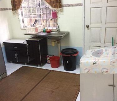 Kawasan Perindustrian Mara House | Family-Friendly Guesthouse Adam with Great 8/10 Rating