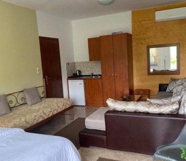 Agkistro House | Comfortable Stay at Guesthouse Anestis with Hot Tub & More