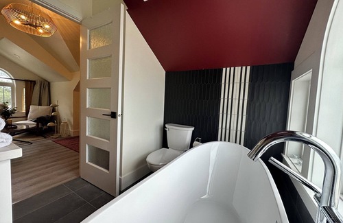 Northeast Edmonton House | Relaxing Retreat at the Guesthouse at the Davidson Manor
