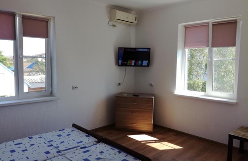 Fontalovskoe House | Pet-Friendly Guesthouse Casablanca with Oceanfront Views