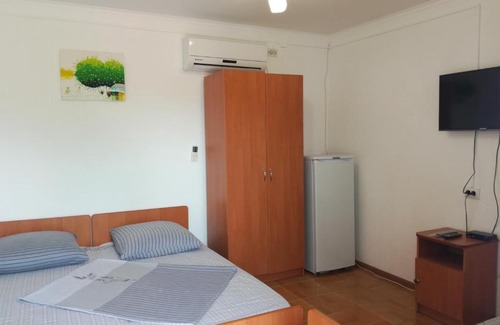 Fontalovskoe House | Pet-Friendly Guesthouse Casablanca with Oceanfront Views