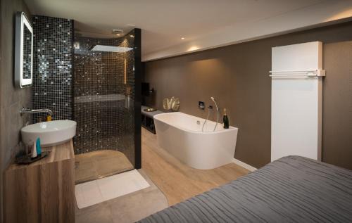 Hengelo Bed & Breakfast | Elegant Stay at B&B Centrum Hengelo with Breakfast Included