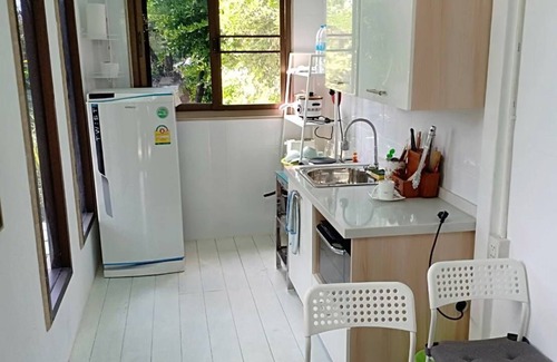 Bang Chalong House | Convenient Guesthouse Near Airport with Complimentary Breakfast