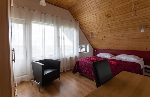Fludir House | Elegant Guesthouse Dalbaer: Spa, Dining & Family Comfort
