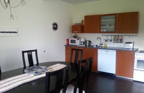Fludir House | Elegant Guesthouse Dalbaer: Spa, Dining & Family Comfort