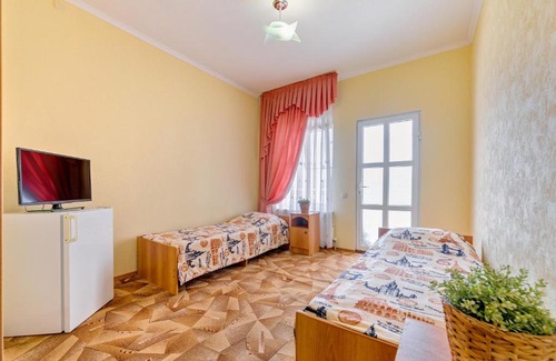 Kabardinka House | Guesthouse Damian: Family-Friendly Retreat with Pool Access