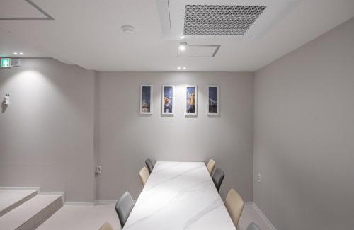 Jung-gu House | Family-Friendly Guesthouse Dear Moon with Kitchen Access
