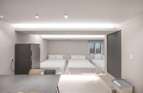 Jung-gu House | Family-Friendly Guesthouse Dear Moon with Kitchen Access