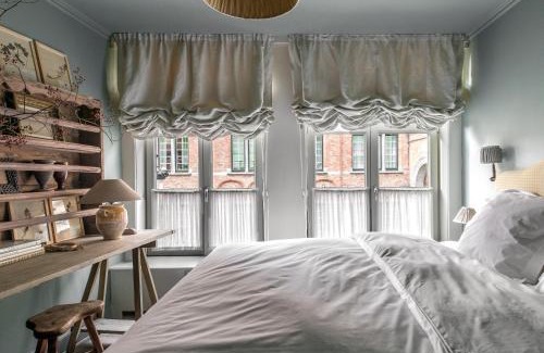 Historical Center Bruges Apartment | Discover Guesthouse Dijver: Your Tranquil Haven in Bruges