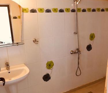 Samokov House | Discover Guesthouse Elizabeth: Family-Friendly Retreat with Hot Tub