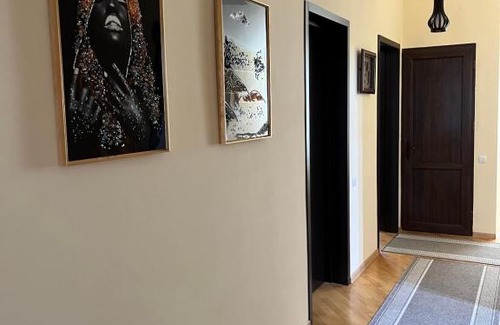 Kutaisi House | Highly Rated Guesthouse Emilya with Hot Tub & Breakfast