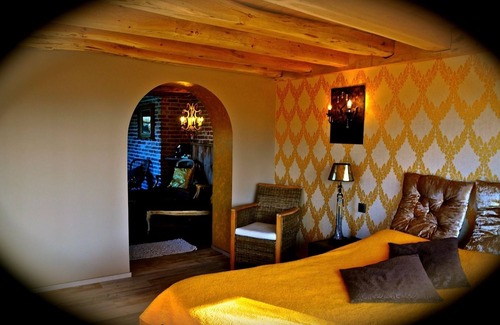 Schoondijke Hotel | Experience Ensenada Guesthouse: Family-Friendly Oasis with Pool