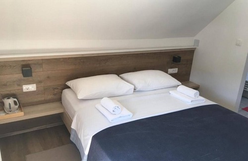 Jezerce House | Guesthouse Family Bosnic - Stylish Duplex Room with Balcony