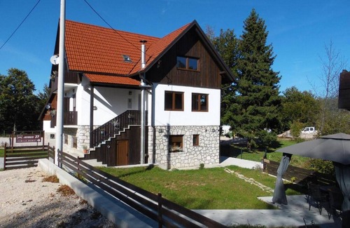Jezerce Apartment | Family-Friendly Guesthouse Bosnic: Cozy One-Bedroom Retreat