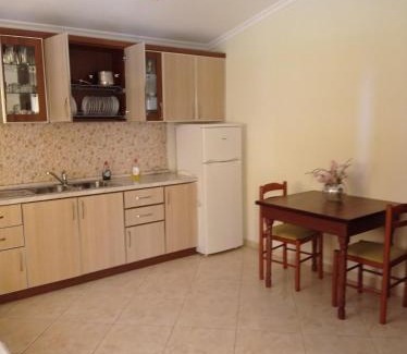 Divjake House | Guesthouse Fatos Biti: Family-Friendly Retreat with Hot Tub