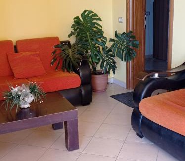Divjake House | Guesthouse Fatos Biti: Family-Friendly Retreat with Hot Tub