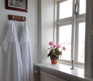 Borgarnes Bed & Breakfast | Experience Unmatched Comfort at Guesthouse Gamli Bær