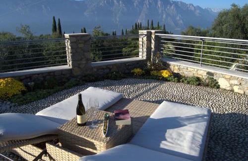 Malcesine Bed & Breakfast | Oceanfront Guesthouse Grand View with Pool & 9.7 Rating